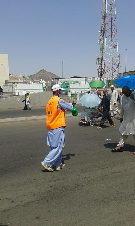 Volunteer water distribution