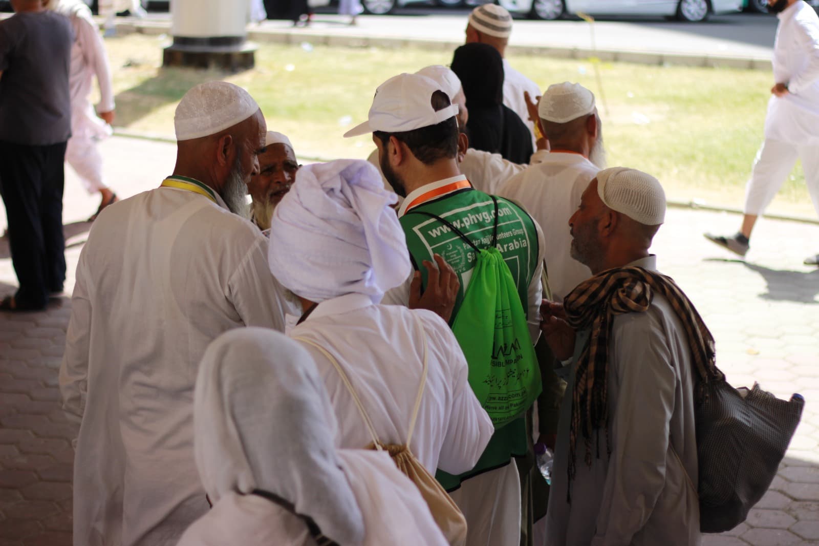 Hajj assistance by volunteers